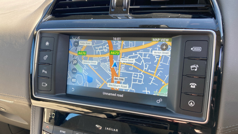 Jaguar F-Pace 2.0d Portfolio 5dr Auto AWD Diesel Estate